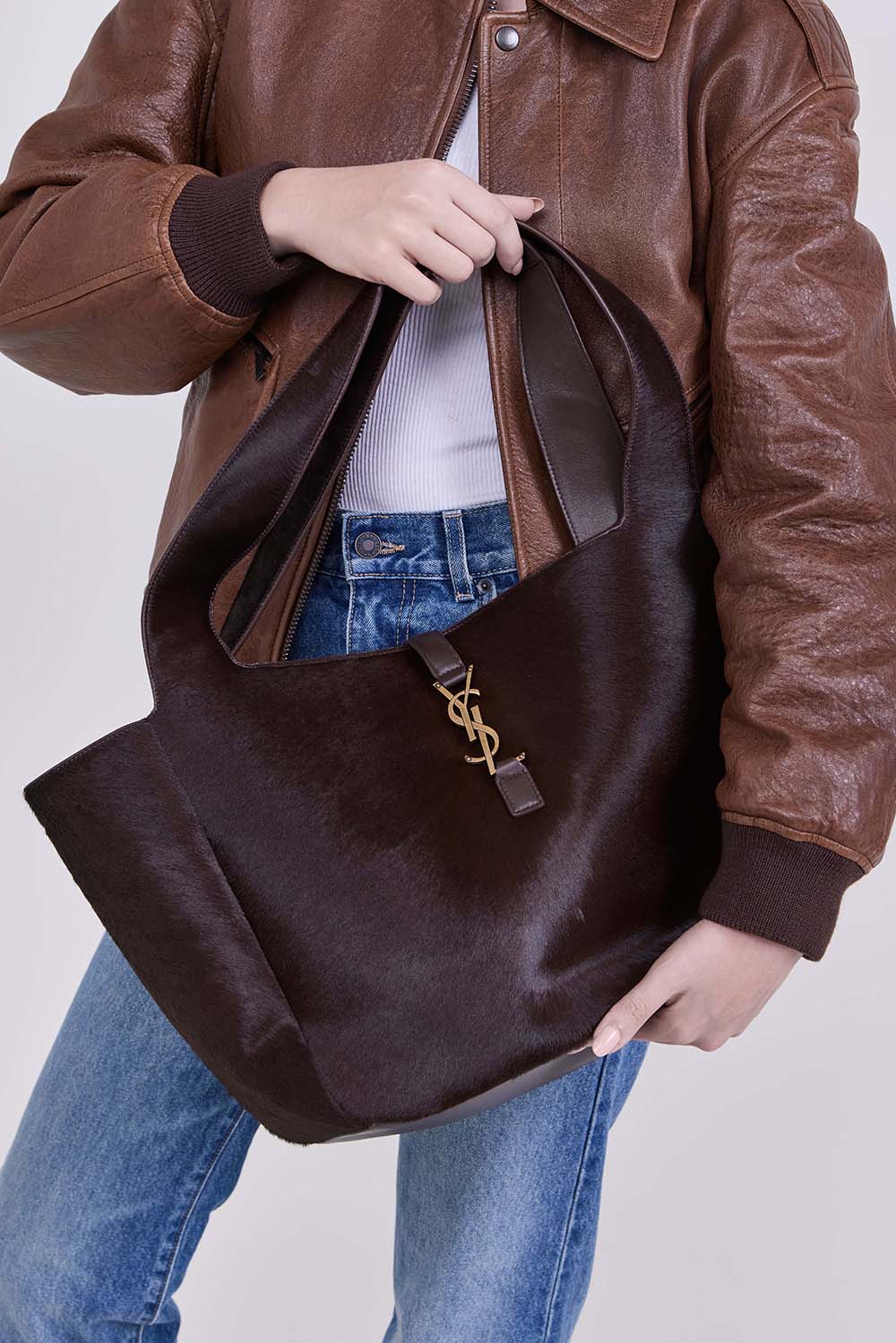 תמונת כל הלוק של תיק כתף לה 5 A 7